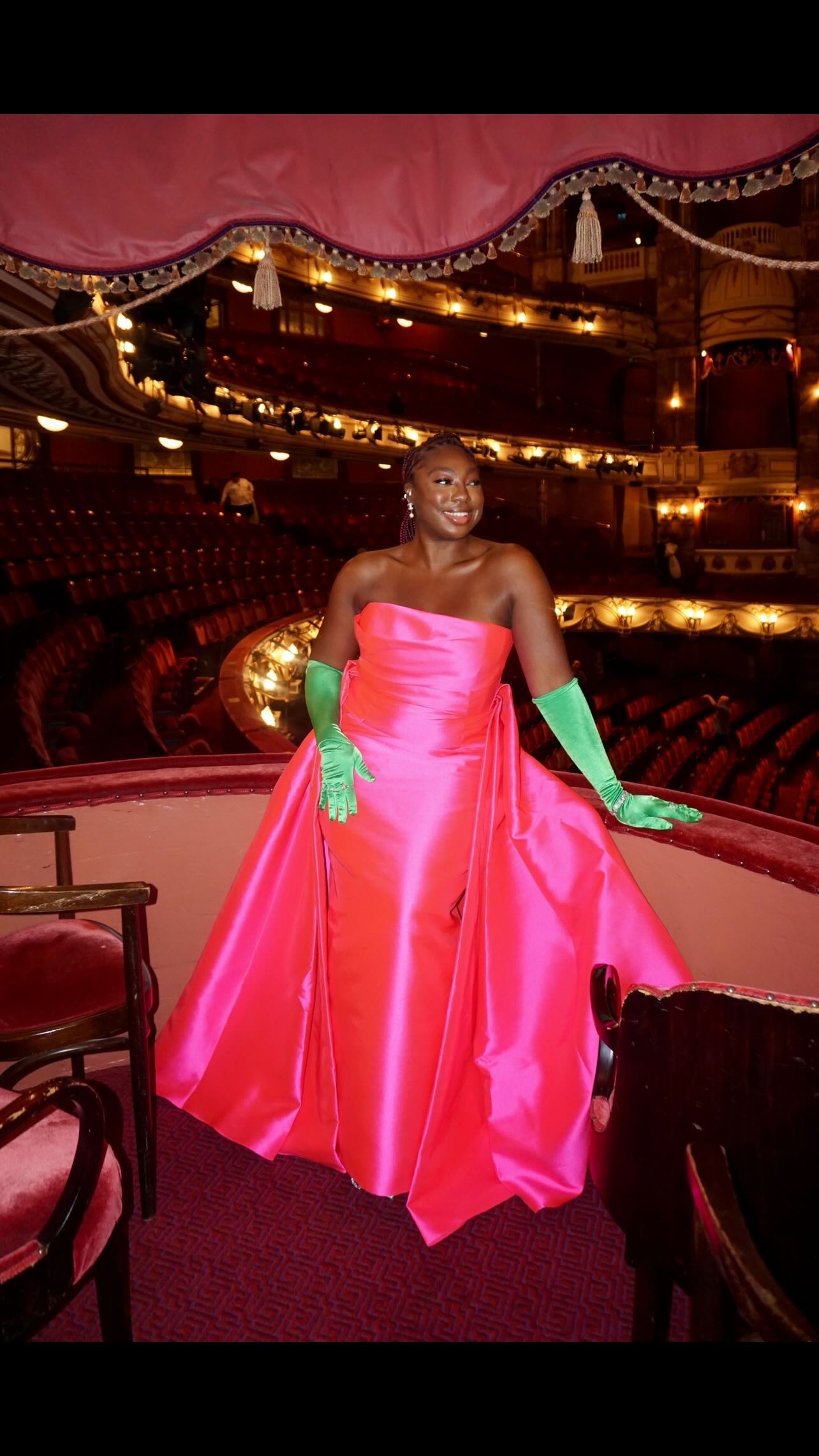 A Dream Night At The Opera… 🥹💖

- Dress @solacelondon (Rental Available)
- Clutch @ysl 
- Heels @machandmach
- Jewellery: bracelet @swarovski earrings @chanelofficial ear cuff @zara & ring @ltfinale 
- Body Glow @fentybeauty

Thank you @byrotation for such a beautiful night at the @englishnationalopera with such wonderful company!
@sincerelyoghosa You and I ATE!!! @emmapaton___ @marutavelsha you looked amazing 😍😍 

#whatsmineisyours #blackgirlluxury #midsizestyle #plussizefashion #size16 #luxuryoncurves #curvyfashionblogger #fashionstylist